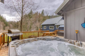 Riverbend Retreat 3 - Riverfront, Hot Tub, BBQ Pet Friendly